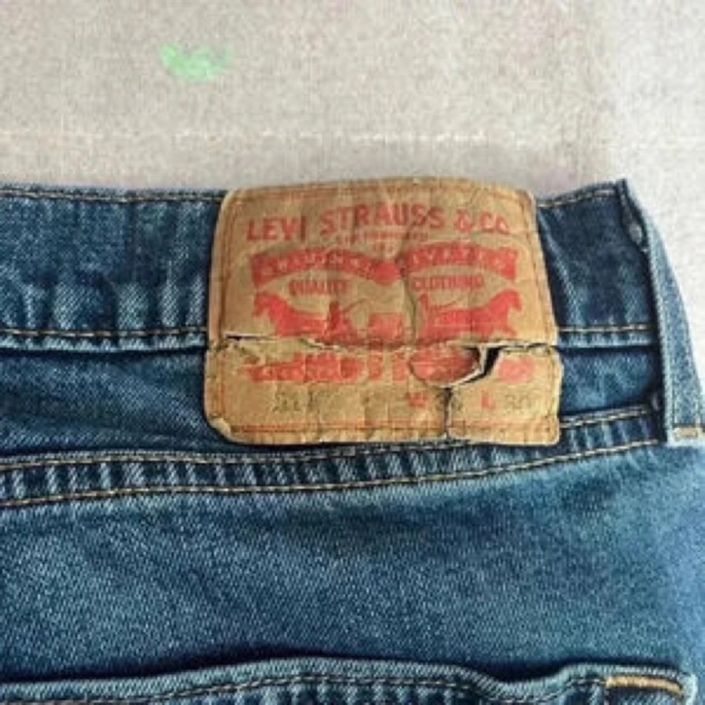 Classic Men's Blue Denim Jeans - Picture 5 of 5